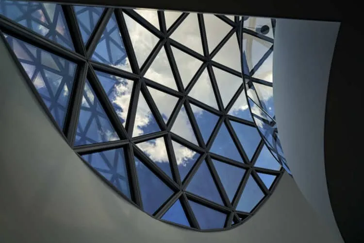 Sphere de Oscar Niemeyer. Esfera Futurista de hormigón y vídrio