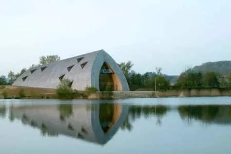 Arquitectura celta en Biodiversum. VALENTINY hvp Architects.