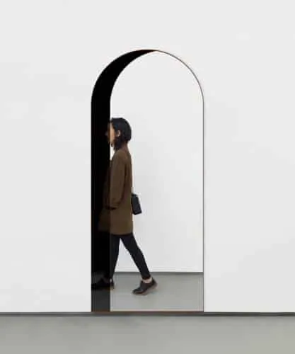 Arch Floor Mirror. Bower Studios. Autoedición de mobiliario contemporáneo