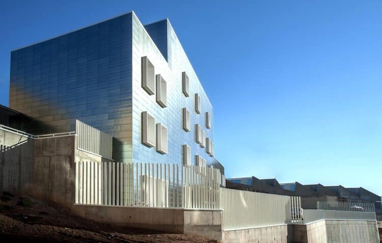 Centro de Salud de Illueca. Perman y Franco Arquitectos. Faveker