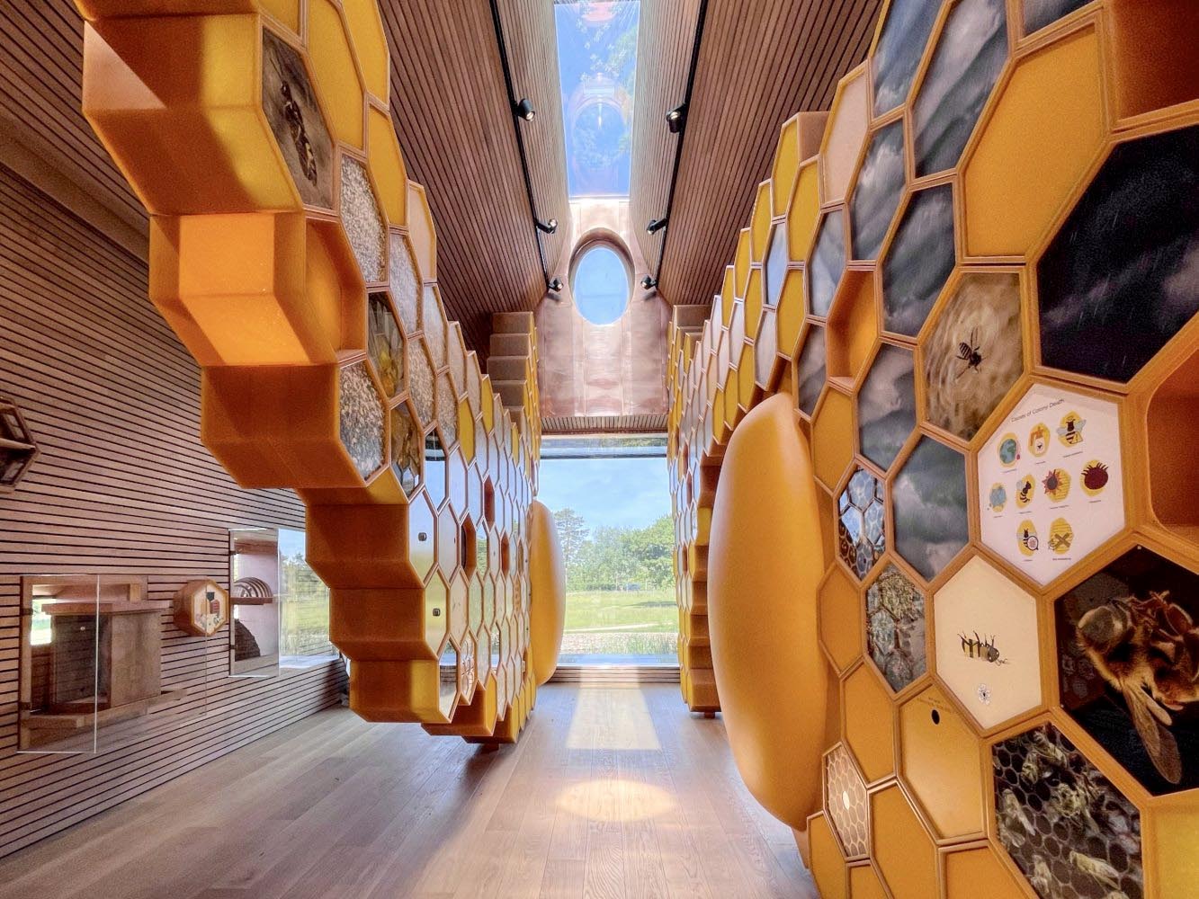 Beezantium. Casa para abejas. Invisible Studio