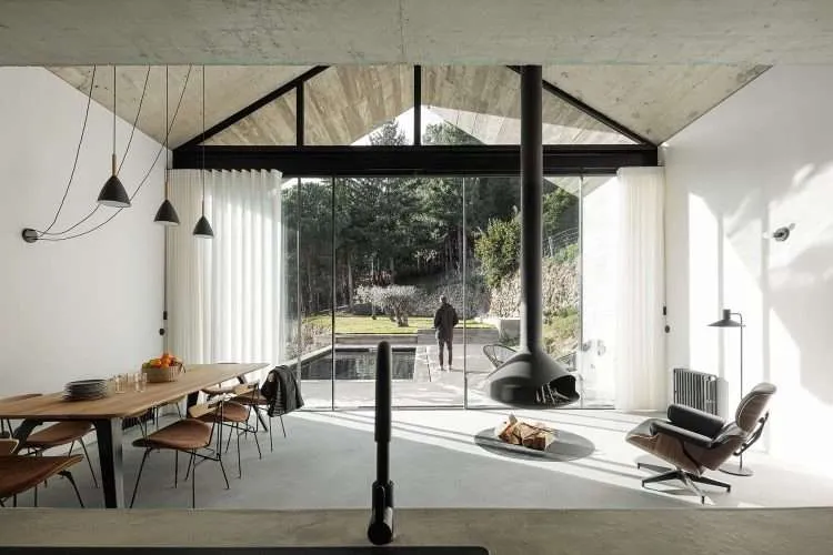 Casa na Mora. Filipe Pina + David Bilo. Foto: Ivo Tavares Studio. Arquitectura portuguesa