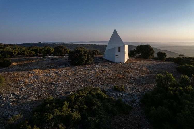 Capilla Sierra La Villa. Capilla moderna de Sancho Madridejosv
