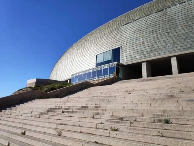 La Domus o Casa del Hombre de La Coruña. Arata Isozaki. 1995