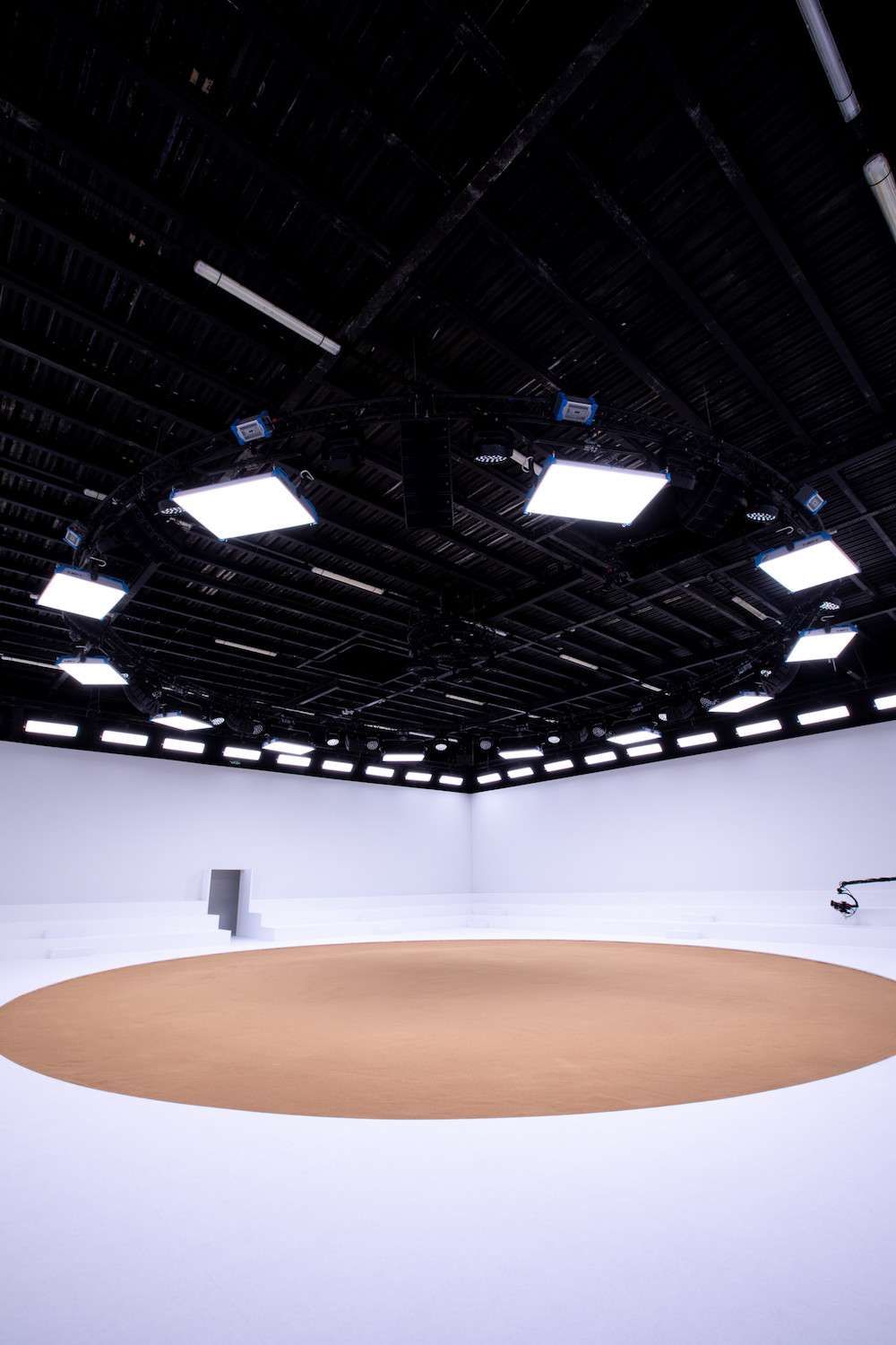Un reloj de arena en el fashion show de Courrèges – Dambientes