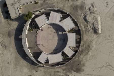 DAAZ Office. Escuela rural en Irán. Arquitectura circular
