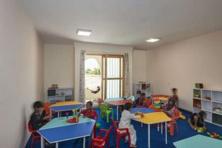 DAAZ Office. Escuela rural en Irán. Arquitectura circular