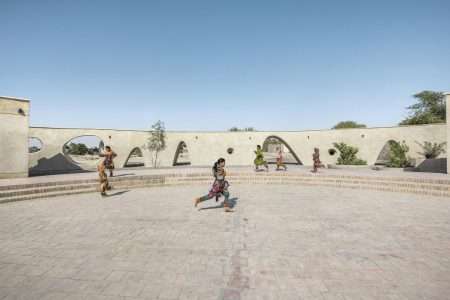 DAAZ Office. Escuela rural en Irán. Arquitectura circular