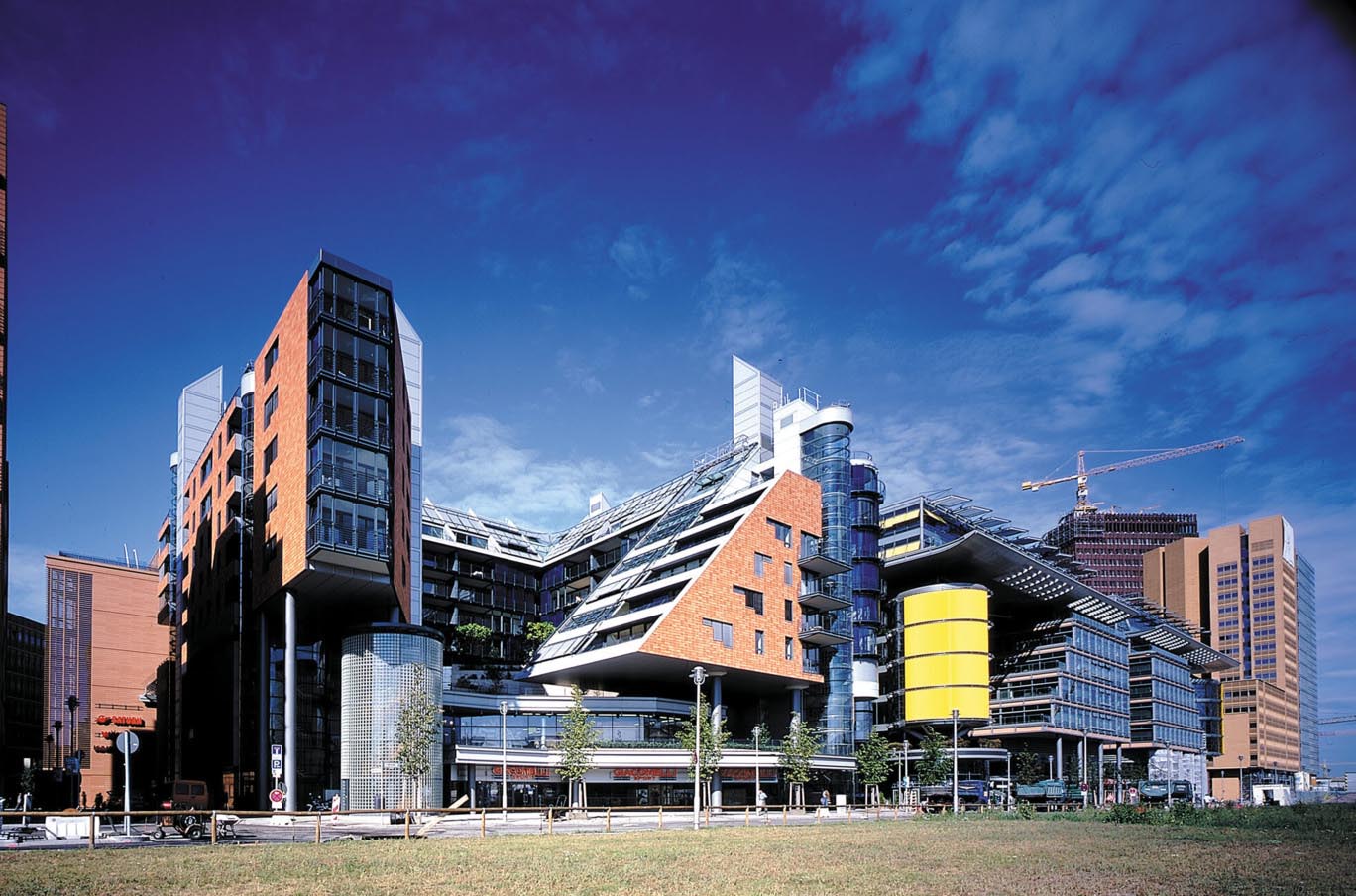 Daimler Chrysler Office and Retail. Berlin. Alemania. 1999 ROOM Diseño