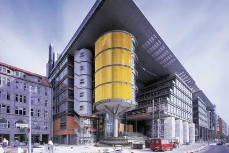Daimler Chrysler Office and Retail. Berlin. Alemania. 1999. Richard Rogers. Arquitectura high-tech