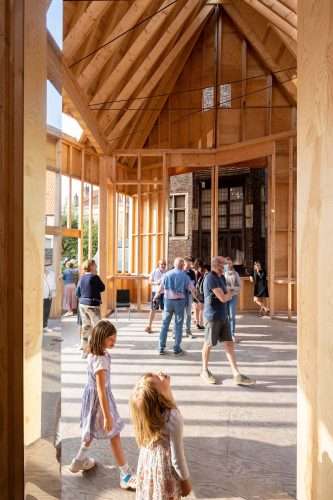 Diptych Pavilion. Pabellón de madera. Jon Lott. Trienal de brujasDiptych Pavilion. Pabellón de madera. Jon Lott. Trienal de brujas