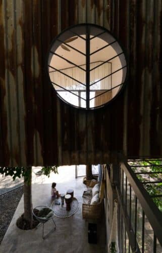 Tree House by the Lake. H2