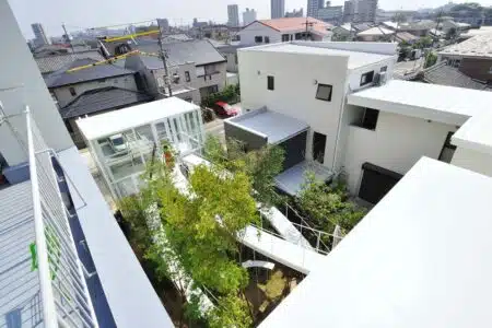 House open to the city. Studio Velocity. Arquitectura japonesa