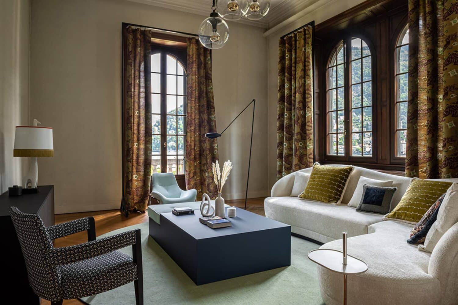 Sala de estar. Returning to Villa Casa Bianca. Broadview Group