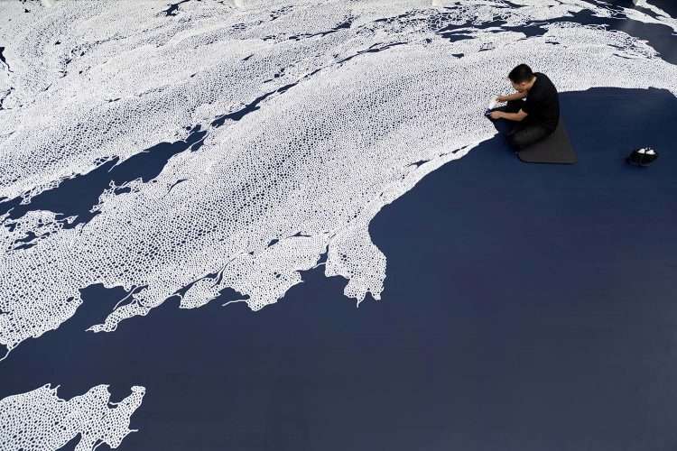 Motoi Yamamoto. Pintar con sal