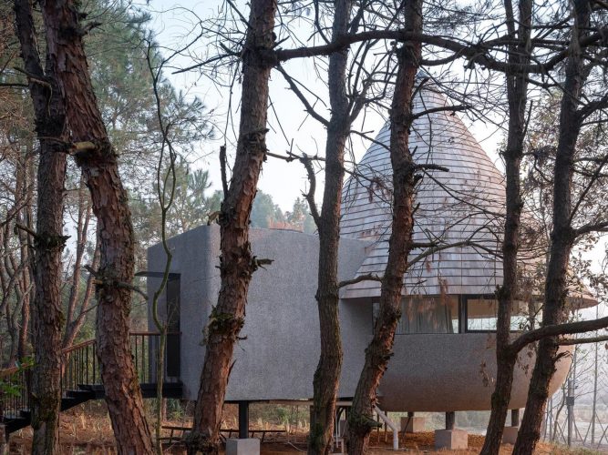 Cabaña en el bosque. forma cónica. ZJJZ Atelier