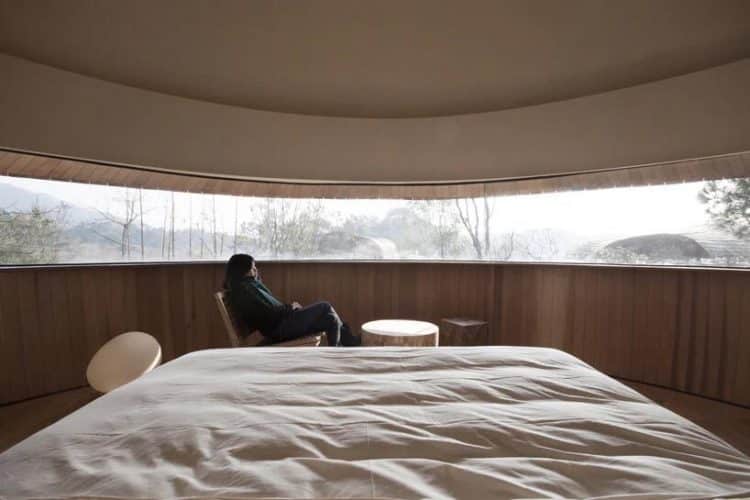 Cabaña en el bosque. forma cónica. ZJJZ Atelier