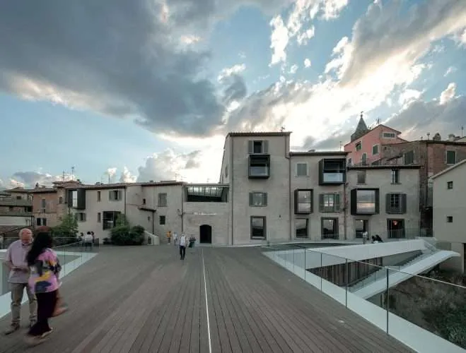 Palazzo Senza Tempo. Mario Cucinella Architects. Peccioli. Italia