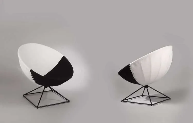 Rare Pair of Radar Chairs. A.R.P. Meubles et Lumiéres. Artesanía y Diseño contemporáneo
