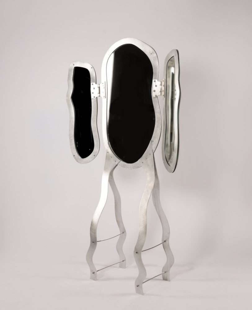 mueble de metal. mobiliario clásico. Six Dots