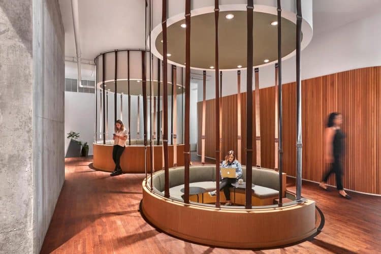 app Slack. sendero de la Cresta del Pacífico. Studio O+A