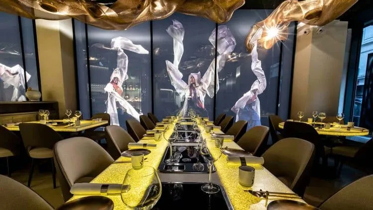 Soon Grill Restaurant. AEV Architectures Diseño de restaurante inspirado en la danza. Krion®. Porcelanosa