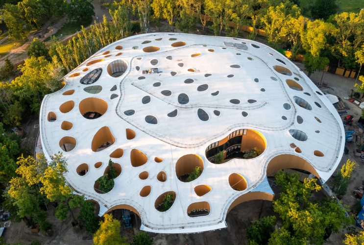 Sou Fujimoto. Liget. casa de la música. cubierta perforada