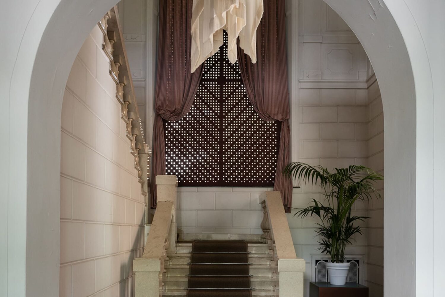 Escaleras. Returning to Villa Casa Bianca. Broadview Group