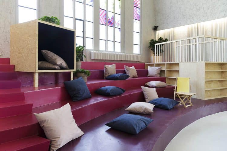 Start.Bahn. Rlon Studio. Iglesia moderna