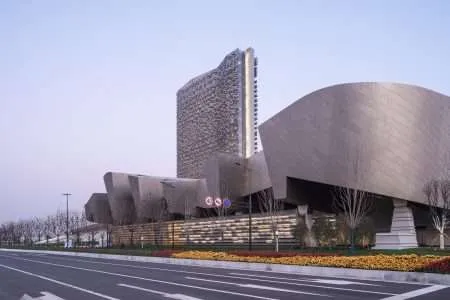 Yangtze River International Conference Center. Morphosis Architects. Edificio de titanio