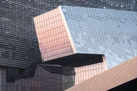 Yangtze River International Conference Center. Morphosis Architects. Edificio de titanio