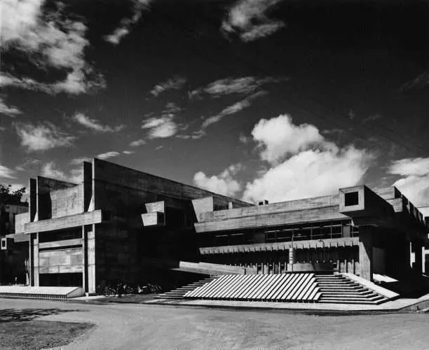 Biblioteca pública de Oita. Arata Isozaki. 1962