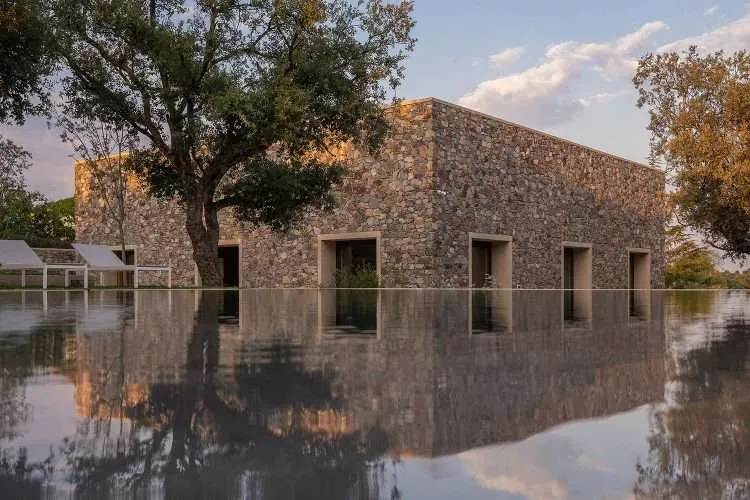 Casa de piedra. Emilio Tuñón. Cáceres. Premio Nacional de Arquitectura 2022