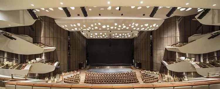 Centro Nacional de Convenciones de Qatar. Arata Isozaki. Postmodernismo japonés