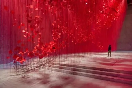 Chiharu Shiota. artista japonesa. experiencia inmersiva