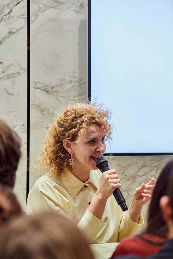 Chiara di Pinto -Studiopepe- durante la charla