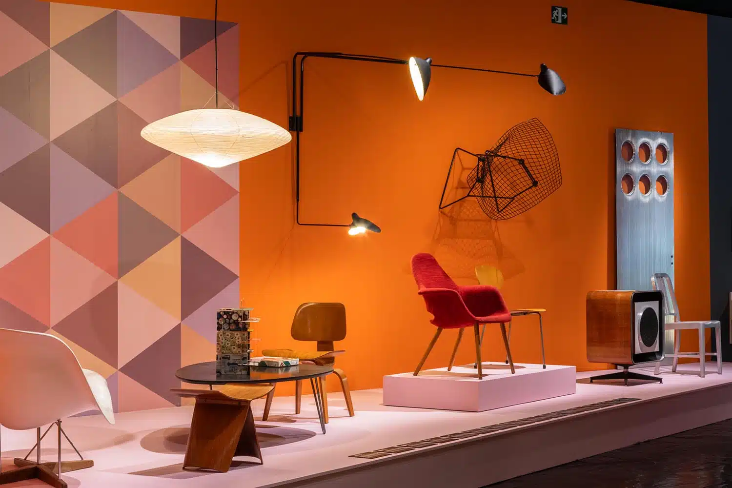 Exposición Sillas: iconos del diseño moderno. Colección Alexander von Vegesack. Madrid Design Festival 2024