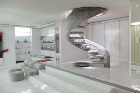 Escalera de la casa 'Lo scarabeo sotto la foglia' de Nanda Vigo y Gio Ponti