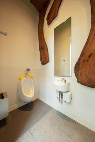 Kengo Kuma. arquitectura de madera. baño público