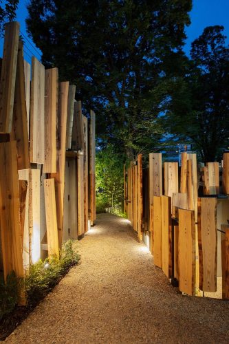 arquitectura de madera. baño público