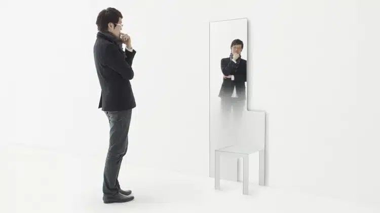 Mirror Chair. Glas Italia. Foto: Hiroshi Iwasaki