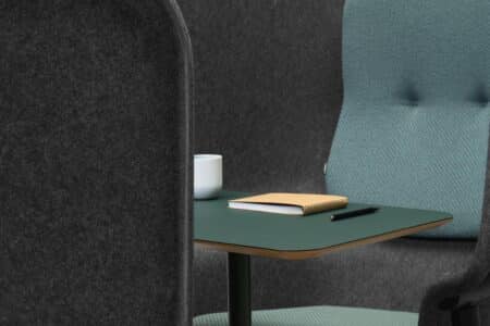 De Vorm. pod chair