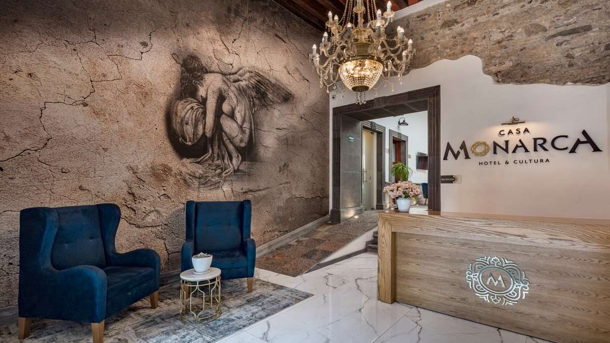 Recepción Hotel Casa Monarca - ZVA Interiores y Arquitectura