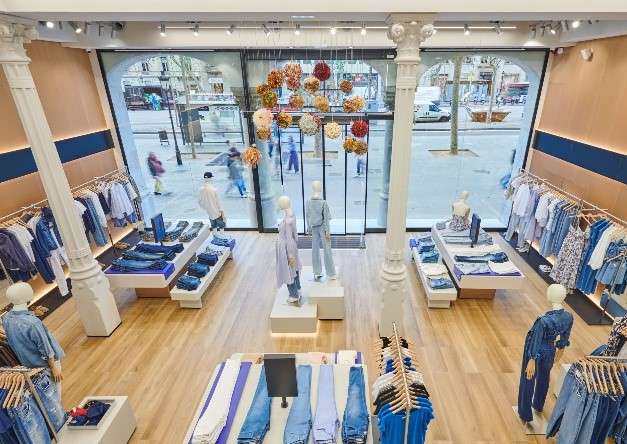 Salsa Jeans estrena nuevo concepto de tienda en Barcelona, con diseño ...