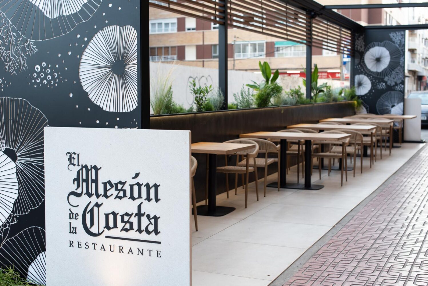 Terraza de diseño Mesón de la Costa de Torrevieja